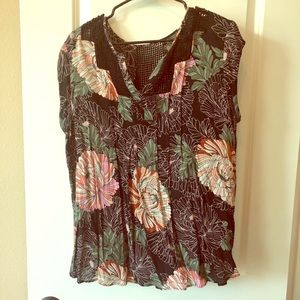 Sheer print tee size large
